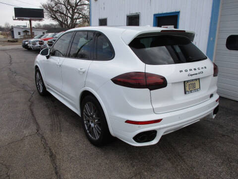 2016 Porsche Cayenne GTS