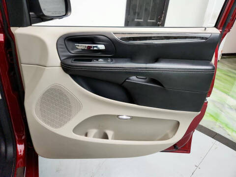 2013 Chrysler Town and Country Touring-L