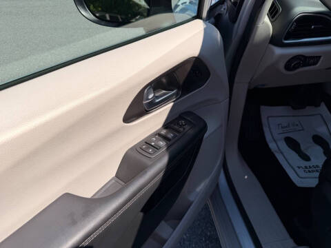 2023 Chrysler Pacifica Touring L