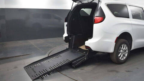 2025 Chrysler Voyager LX