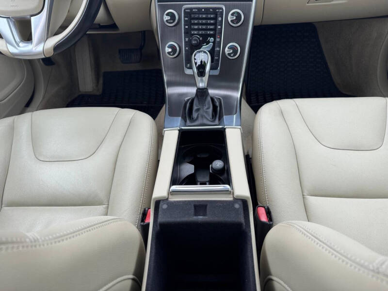 2016 Volvo V60 T5 Drive-E Premier
