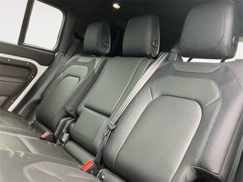 2024 Land Rover Defender 130 P400 Outbound