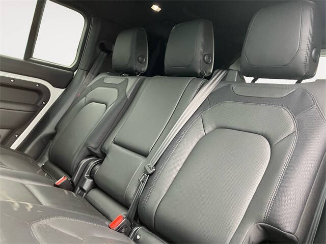 2024 Land Rover Defender 130 P400 Outbound