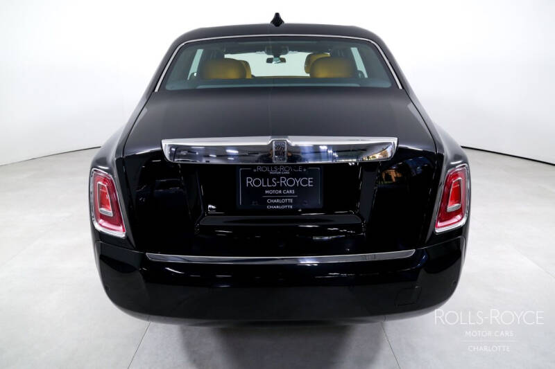 2024 Rolls-Royce Phantom EWB