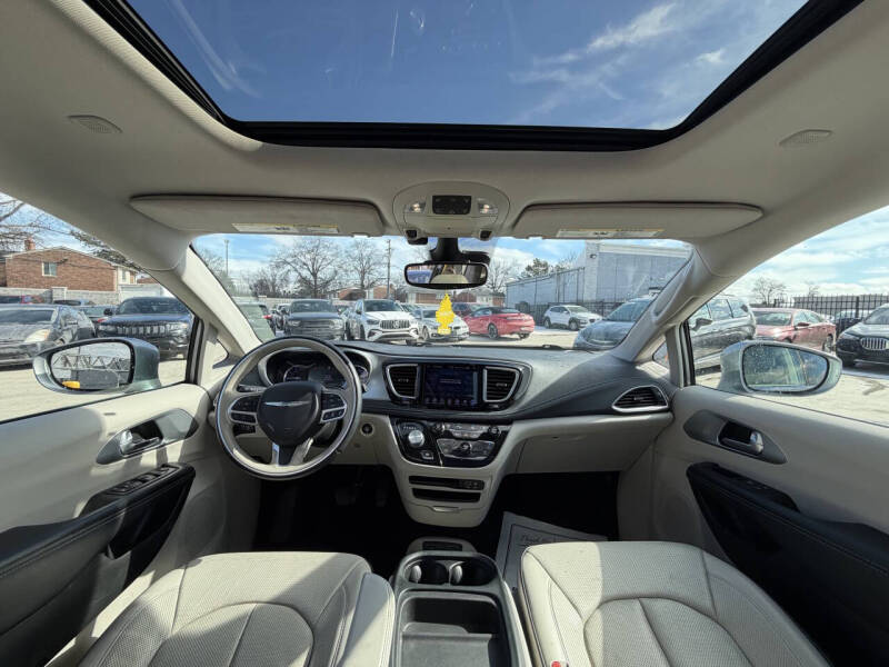 2017 Chrysler Pacifica Hybrid Platinum