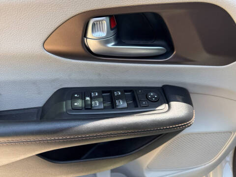 2017 Chrysler Pacifica Touring-L Plus