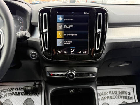 2022 Volvo XC40 T5 Momentum