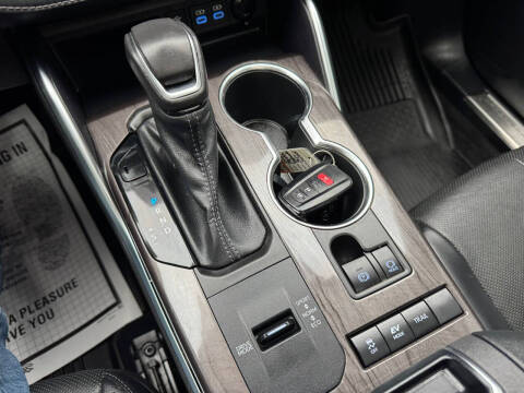 2022 Toyota Highlander Hybrid Platinum