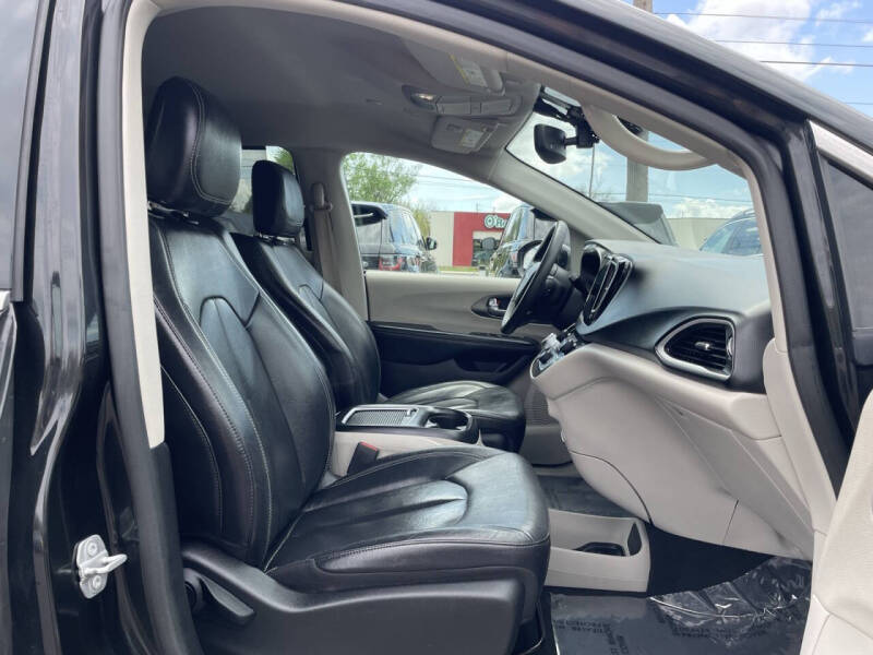 2022 Chrysler Pacifica Touring L