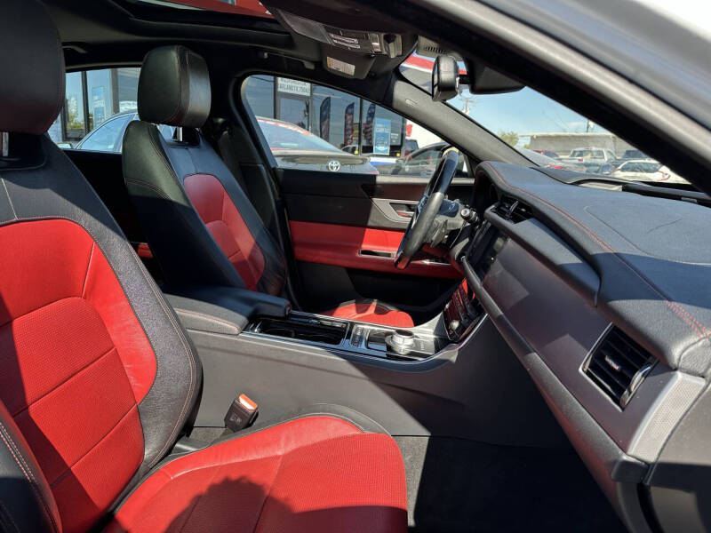 2016 Jaguar XF R-Sport