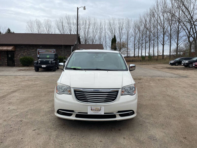 2012 Chrysler Town & Country null photo 2