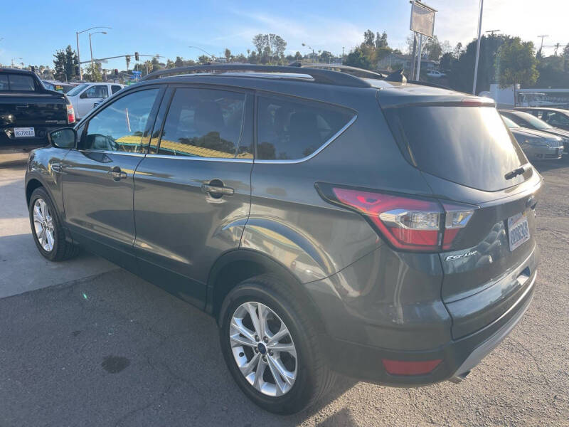 2018 Ford Escape SEL photo 4