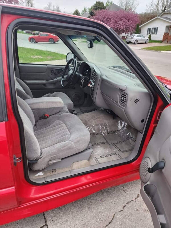 2000 Chevrolet S-10 LS