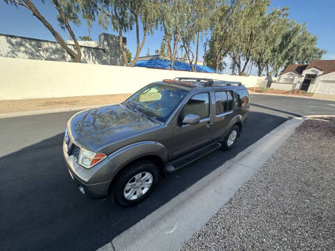 2005 Nissan Pathfinder LE