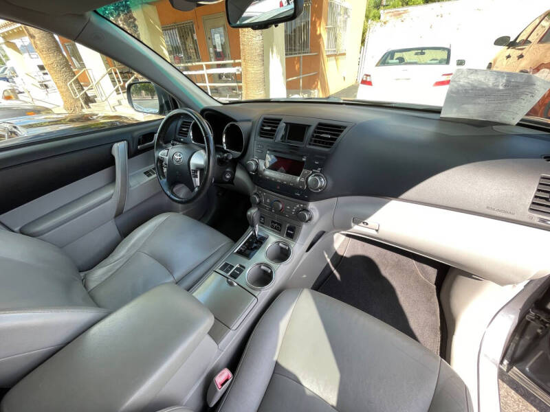 2012 Toyota Highlander SE