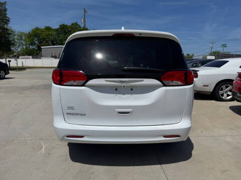 2017 Chrysler Pacifica LX