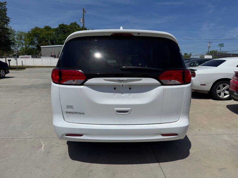 2017 Chrysler Pacifica LX