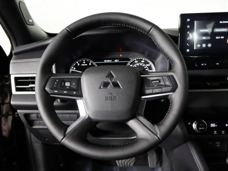 2026 Mitsubishi Outlander LE