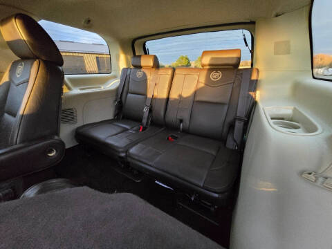 2013 Cadillac Escalade Platinum Edition