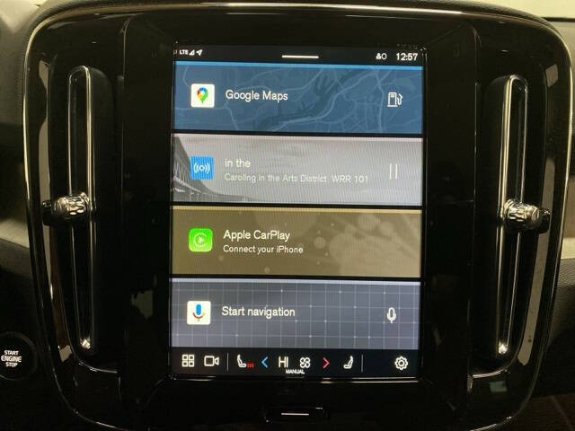 2025 Volvo XC40 B5 Plus Dark Theme