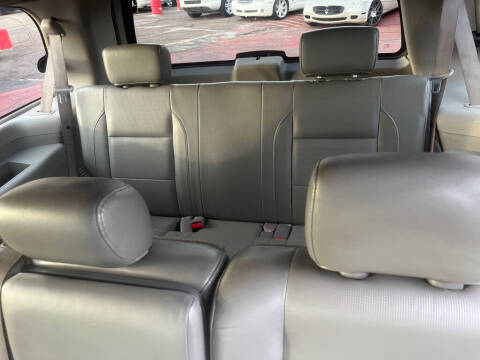 2004 Nissan Armada SE