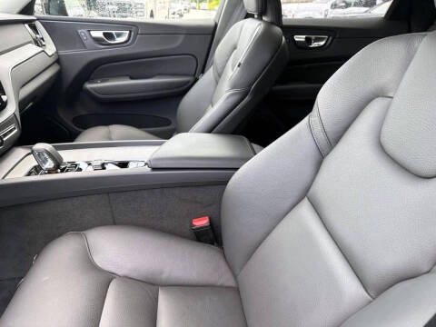 2025 Volvo XC60 B5 Plus Dark Theme