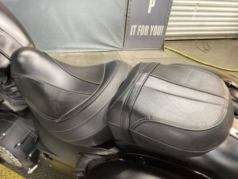 2018 Indian Springfield Dark Horse&#