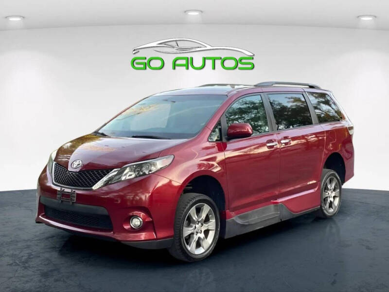 2014 Toyota Sienna SE's photo