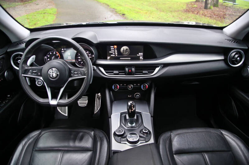 2018 Alfa Romeo Stelvio Sport