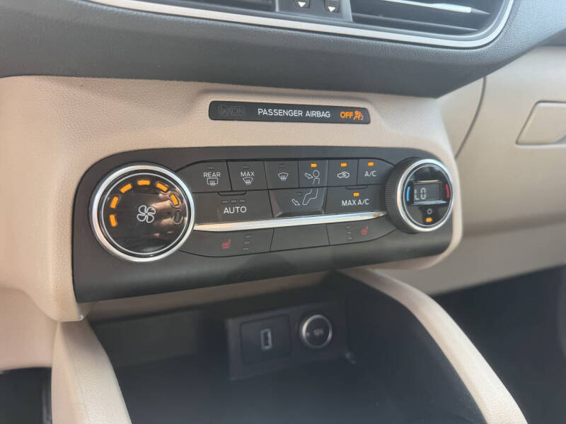 2020 Ford Escape SE