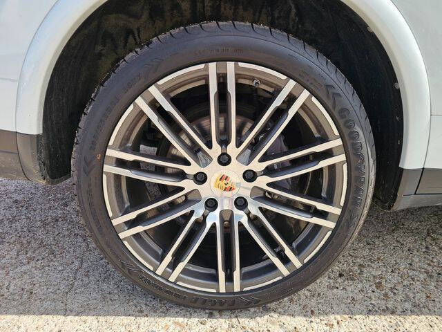 2017 Porsche Cayenne Platinum Edition