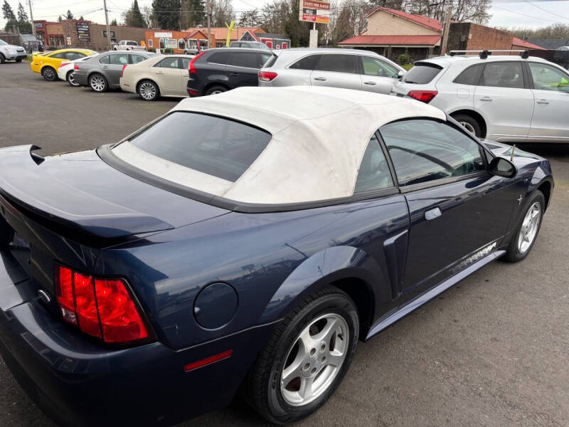 2003 Ford Mustang Deluxe