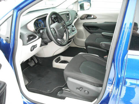 2021 Chrysler Voyager LX