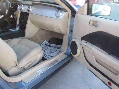 2006 Ford Mustang V6 Deluxe