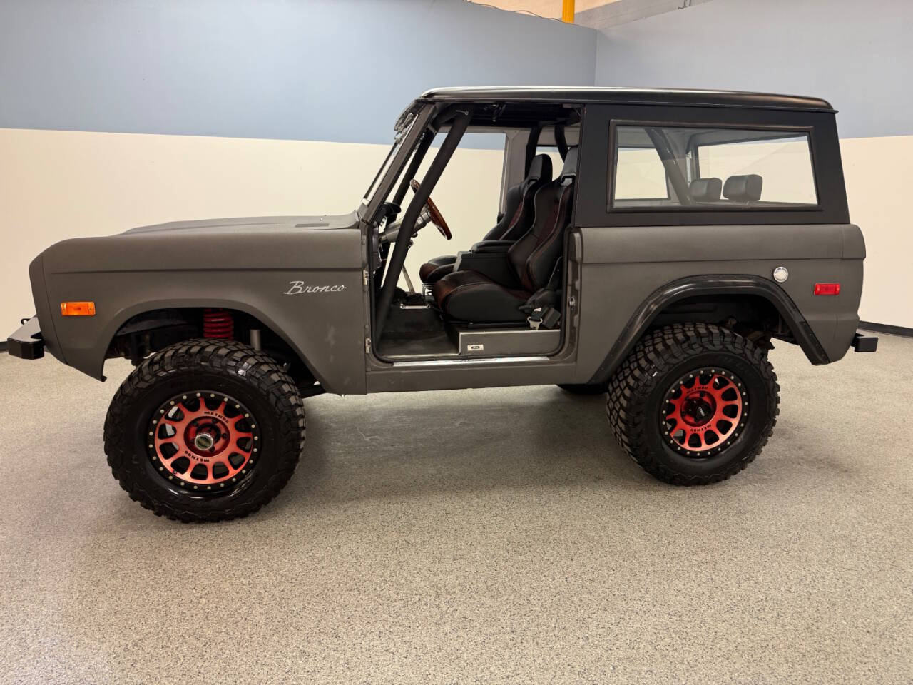 1970 Ford Bronco 23