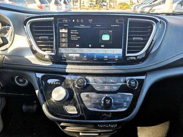 2024 Chrysler Pacifica Touring