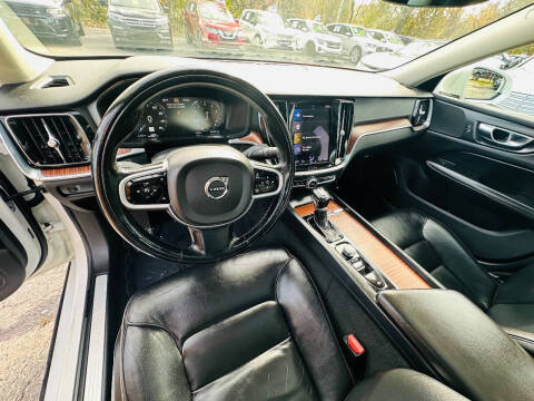 2021 Volvo S60 T6 Momentum