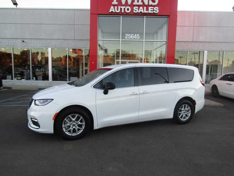 2024 Chrysler Pacifica Touring