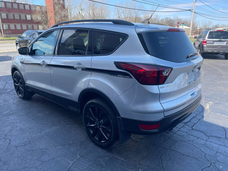 2019 Ford Escape SE photo 4