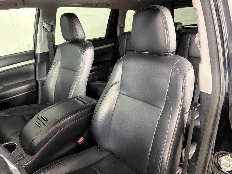 2017 Toyota Highlander SE