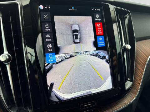 2024 Volvo XC60 B5 Plus Dark Theme