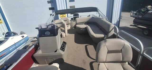 2022 Sun Tracker BARGE