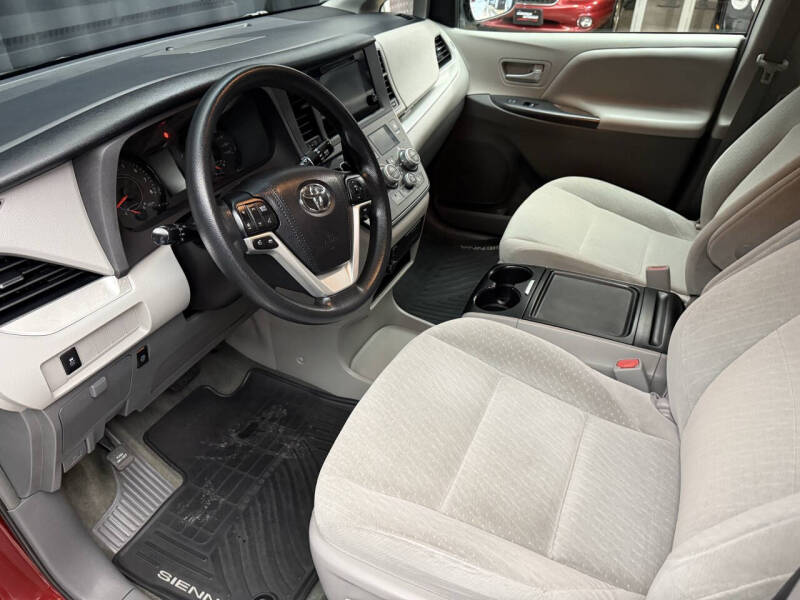 2017 Toyota Sienna LE 8-Passenger