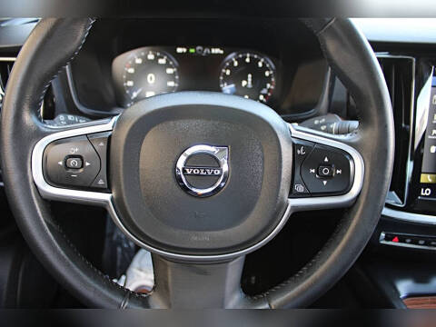 2022 Volvo S60 B5 Momentum