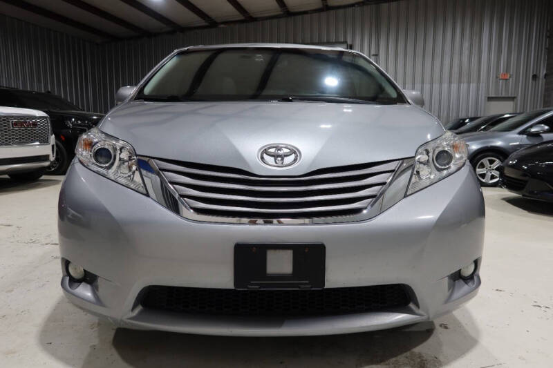 2017 Toyota Sienna XLE 8-Passenger