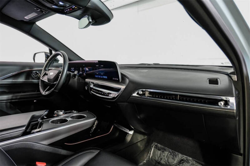 2024 Cadillac LYRIQ Luxury 1