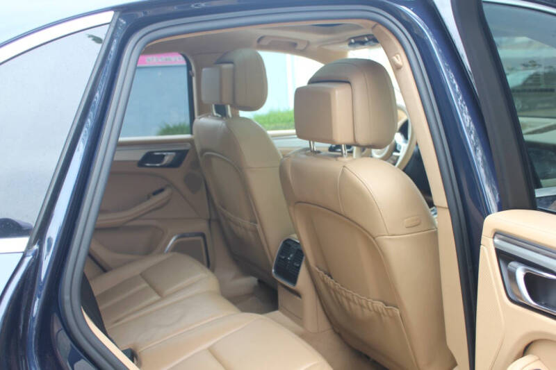 2015 Porsche Macan Turbo