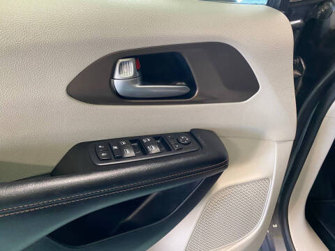 2017 Chrysler Pacifica Touring Plus