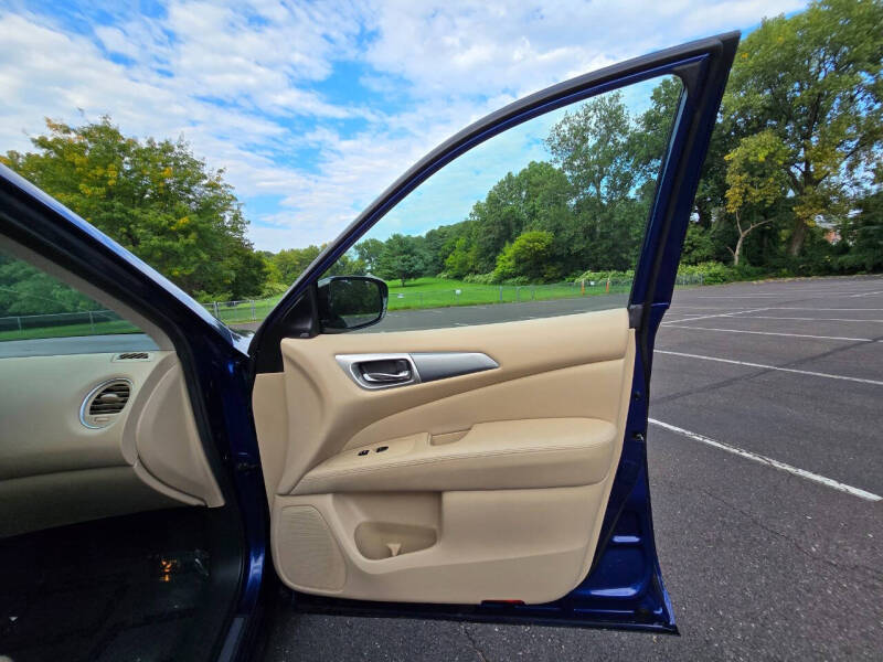 2017 Nissan Pathfinder SL