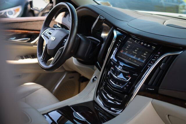 2017 Cadillac Escalade Luxury